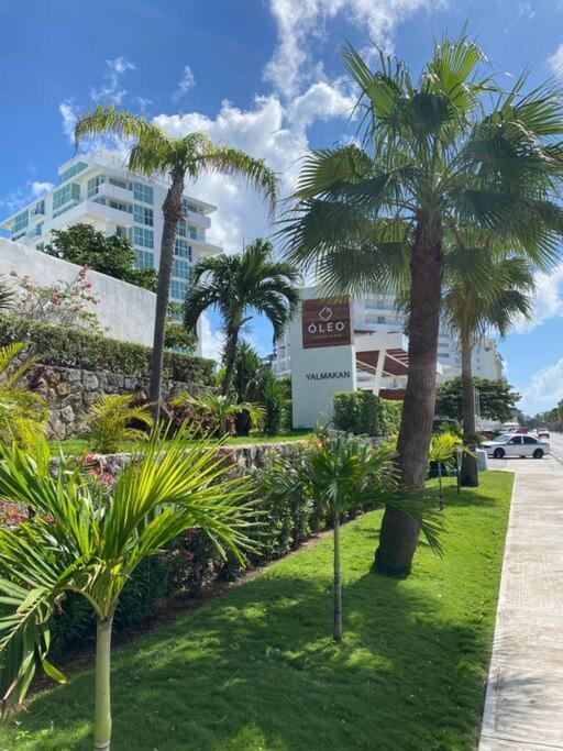 Apartment Beachfront Deluxe -best Ocean View, With Beach, Gym And Cancún