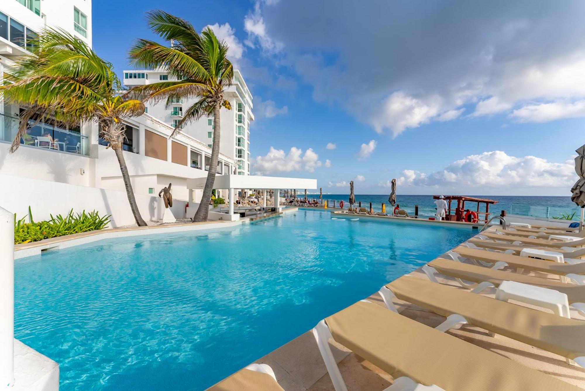 Beachfront Deluxe -best Ocean View, With Beach, Gym And Apartment Cancún